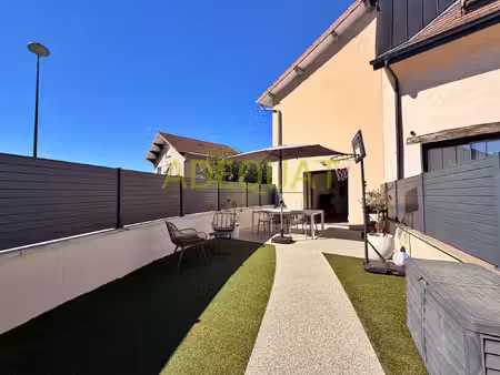 cessieu - maison de village avec exterieur + parking...