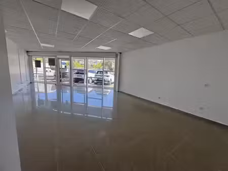 location locaux professionnels 1 pièce 38 m² à baie mahault (97122)  880 €