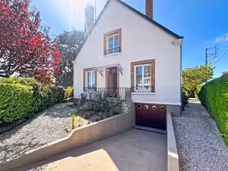 sully-sur-loire : maison de caractère idéalement située  4 chambres  bureau  chambre et sa