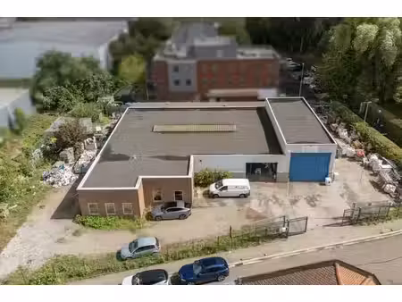 bâtiment semi-industriel de 650m² sur terrain de 2.000m²