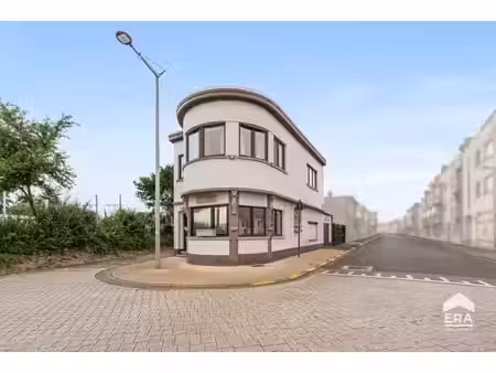 maison semi-mitoyenne avec jardin et garage