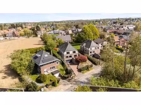 villa très spacieuse près du centre de wezembeek-oppem