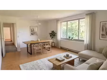 immeuble de 3 appartements  possibilité 4 + 4 garages