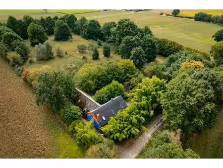 ferme de caractère avec des prairies sur environ 2 hectares