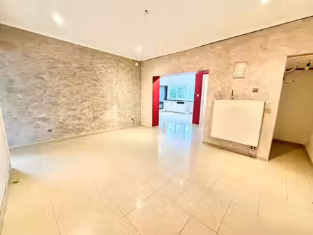 duplex lumineux avec terrasse et potentiel de 3 chambres !