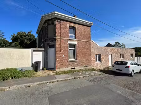 maison avec annexe offrant de nombreuses possibilités