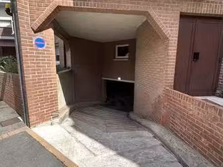 location garage box et parking à saint-lô (50000) : à louer / 14m² saint-lô