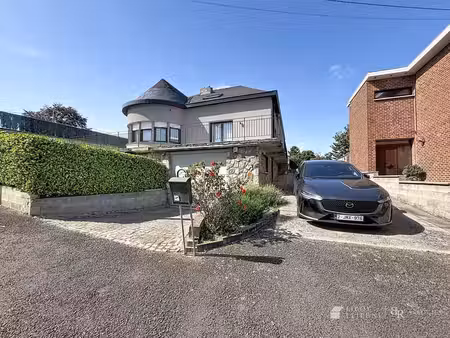 maison 4ch avec spacieux garage-atelier