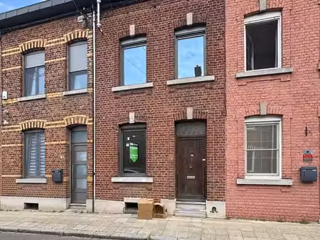 maison en cours de rénovation matériaux déjà sur place