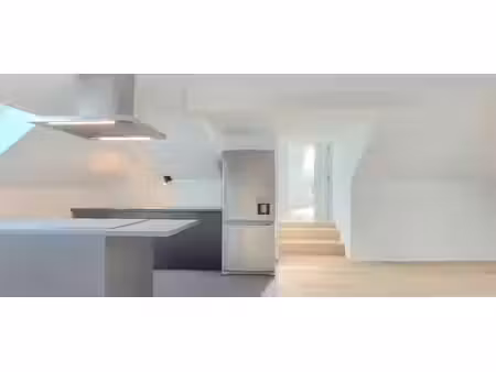superbe appartement 2 chambres rénové + top localisation!