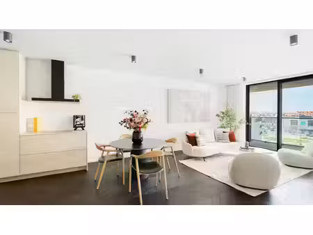 appartement moderne avec grande terrasse ensoleillée dans th