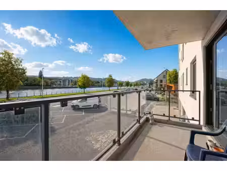bel appartement 2 chambres + parking!