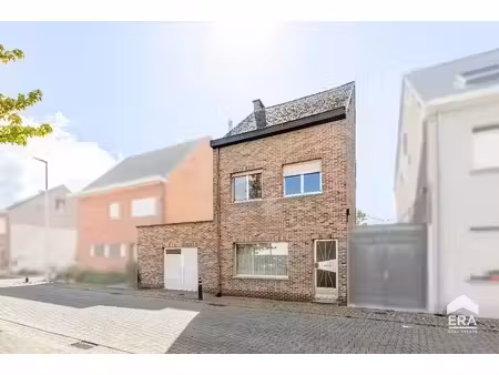 maison familiale avec 3 chambres et jardin à coté d'alost