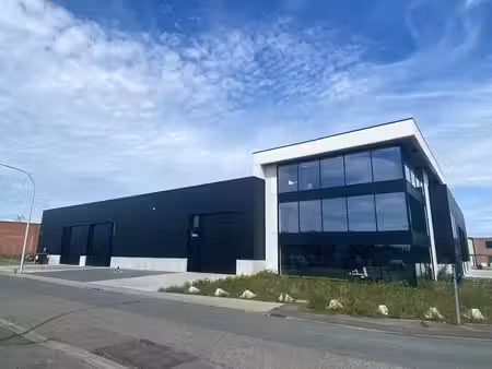 à louer : entrepôt & bureaux dans la zone industrielle europ