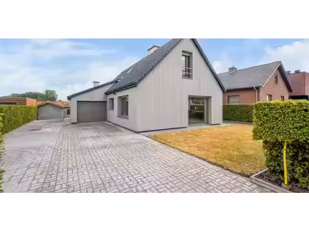 villa à louer à sint-blasius-boekel pour € 1.300 avec 4 chambres à coucher