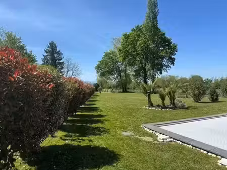 maison contemporaine avec terrain et vue dégagée