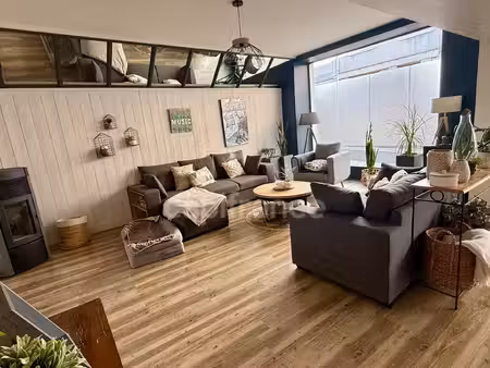 ? champdeniers – maison de caractère rénovée de 175 m² avec 135 m² de dépendances et fort.