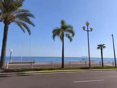 nice promenade des anglais – vue mer – rez-de-jardin – terrasse 36 m² – rénovation haut de