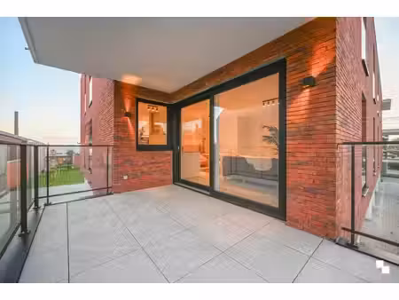 hoekappartement met aangenaam terras