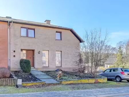 maison familiale idéalement située avec garage et jardin !