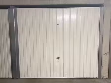 garage charrière blanche écully
