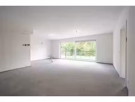 appartement au rdc 1 chambre avec terrasse  cave et parking