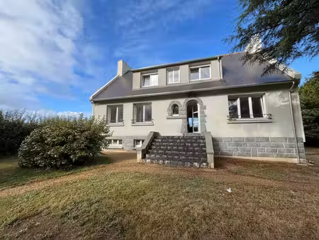 a vendre maison de 8 pièces à sizun 148m²