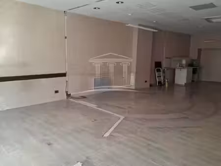 location commerce 257 m² à sorgues (84700)