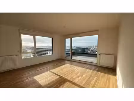 grand t4 de 84m² au dernier étage