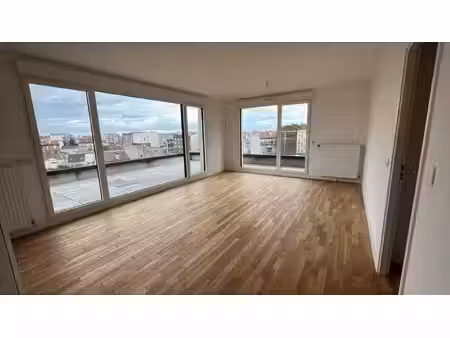 grand t4 de 85m² avec une grande terrasse