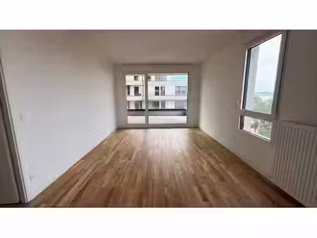 superbe t3 au 5ème étage avec balcon