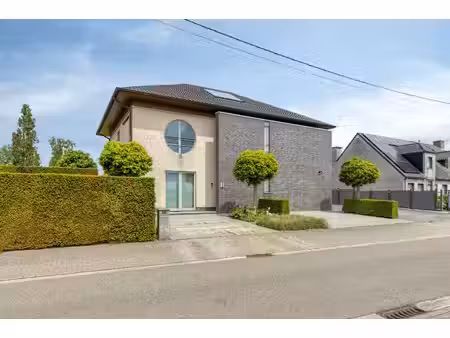 ruime woning met magazijn (250m²) te koop in baasrode