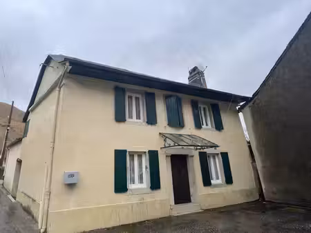 special investisseurs - charmante petite maison de village avec jardinet et dependance -..