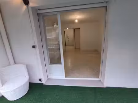 appartement t1 traversant 31 m2  cuisine séparée  terrasse 8 m2  parking  cave