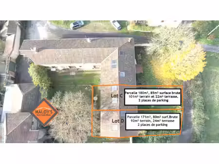 a saisir! 2 plateaux de 80 à 85 m2 au coeur d'une belle demeu