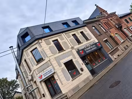 rez-de-chaussée commercial de 80 7 m² entièrement rénové.