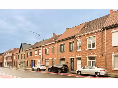 gerenoveerde rijwoning met grote garage  terras en mooie ...