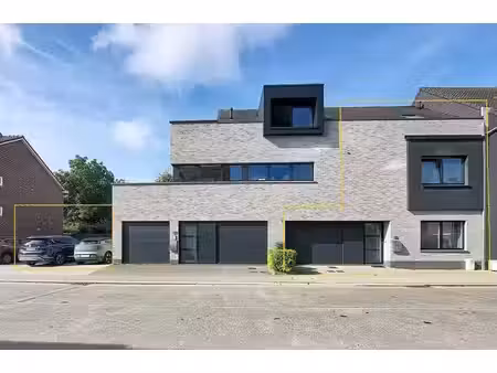 magnifique maison  pratiquement neuve  bénéficiant d'un empl