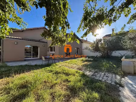 grande maison avec beaux volumes