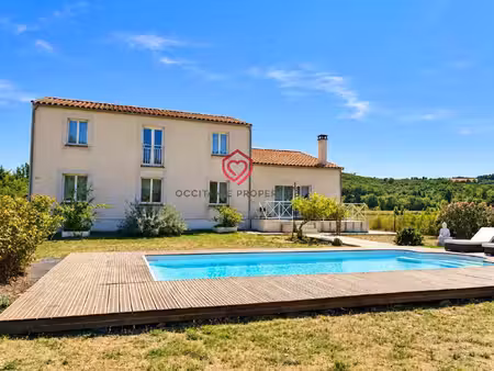 maison familiale avec piscine et vues sur la campagne
