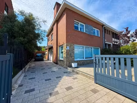 charmante maison 3 façades à deux pas du centre de zaventem