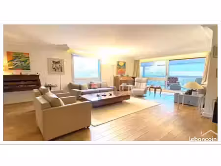 appartement 3 pièces 143 m²
