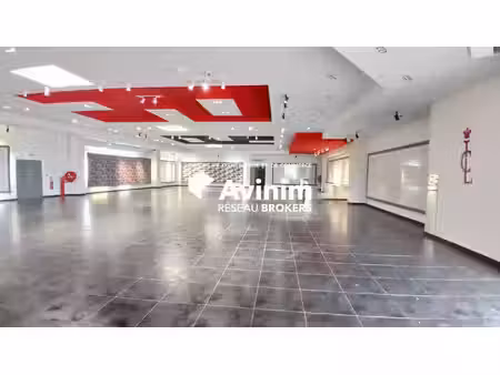 location local commercial