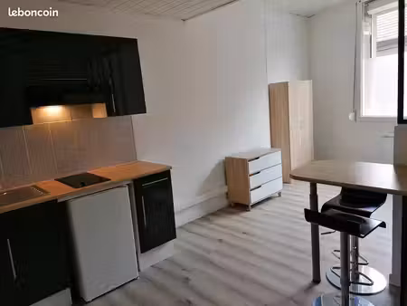 studio meublé 24m2 proche citadelle  centre ville  école
