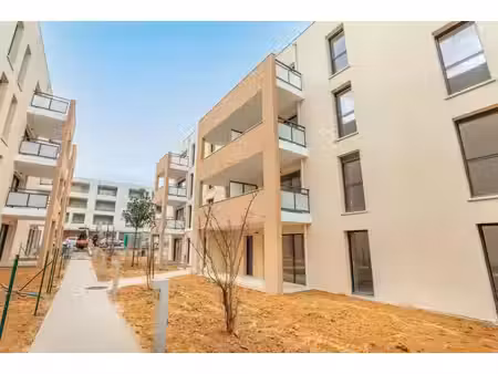 location appartement 2 pièces 49 m² à aix-en-provence (13090)  858 €
