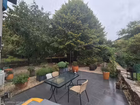2 pieces avec terrasse et jardin