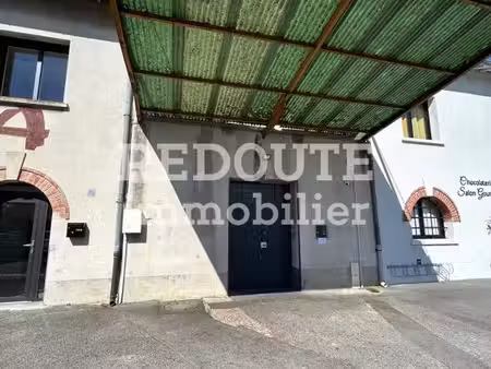a louer local de stockage ou laboratoire environ 110m2