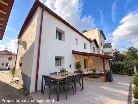 logement rénové avec 3 chambres + terrasse