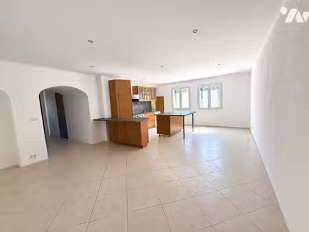secteur saint-julien■appartement t3/4 d'environ 97 m² – maison de ville – sans charges