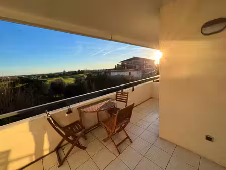 t2 42 m2 vue golf seilh avec parking en sous sol et cellier